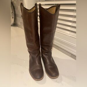 Women’s leather Frye riding boots color brown. Size 7 1/2. All Genuine Leather